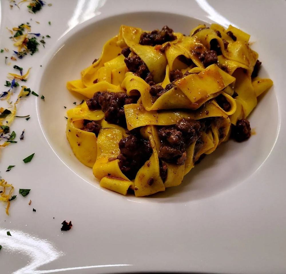 Tagliatelle al ragù di salsiccia e Barbera